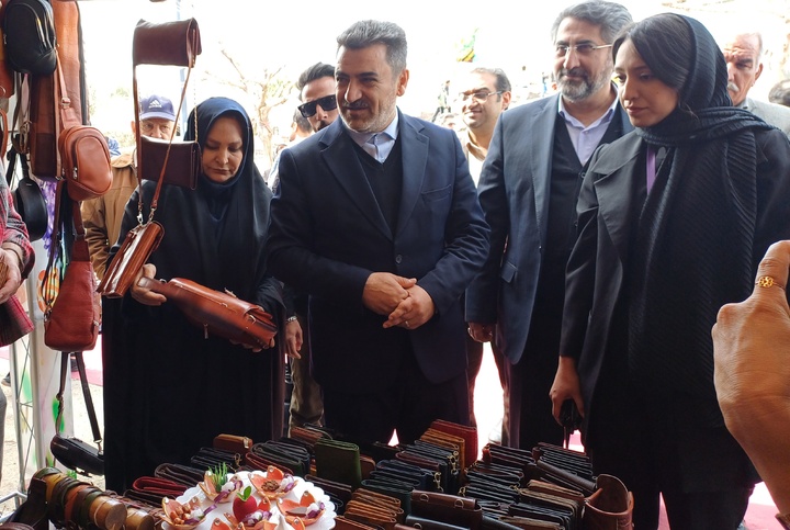 نمایشگاه‌های صنایع‌دستی و سوغات کرج نمایانگر نام ایران کوچک باشند