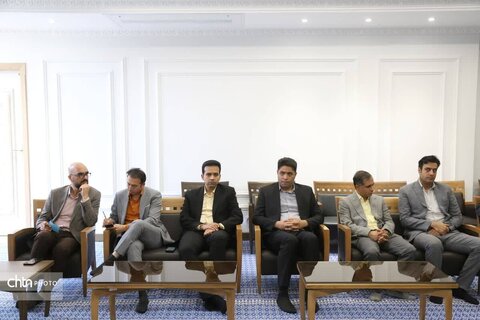 نشست مشترک استاندار یزد با فعالین حوزه گردشگری استان و بررسی مسائل این حوزه