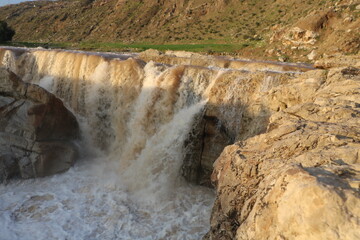 بازدید گردشگران نوروزی از منطقه آبشار ماهوته شهرستان آبدانان