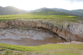 آبشار ماهوته یکی از جاذبه های گردشگری و طبیعی شهرستان آبدانان در استان ایلام