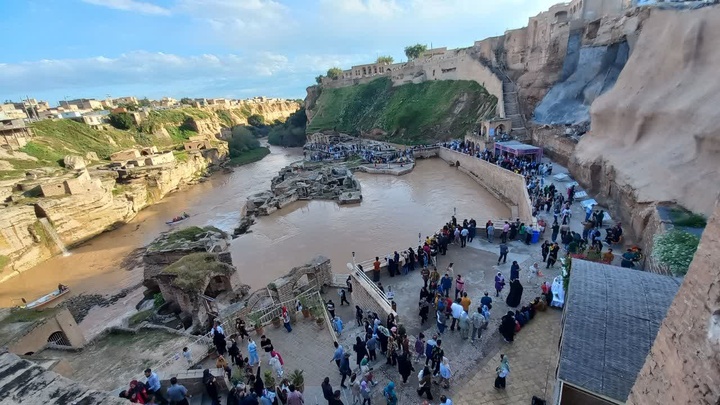 سازههای آبیتاریخی شوشتر و خیل عظیم گردشگران