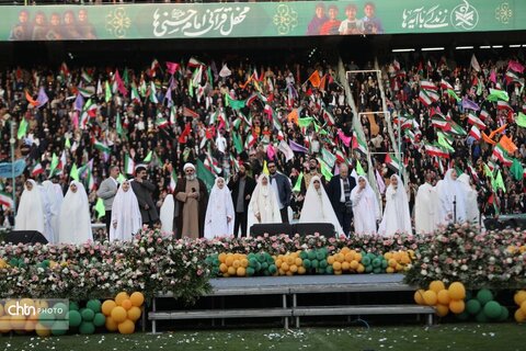 بزرگ‌ترین محفل قرآنی در ورزشگاه آزادی برگزار شد