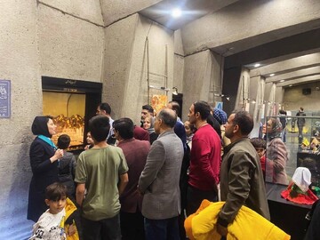 بازدید ۱۳هزار گردشگر از برج آزادی در هفته اول نوروز/ برپایی غرفه‌های صنایع‌دستی