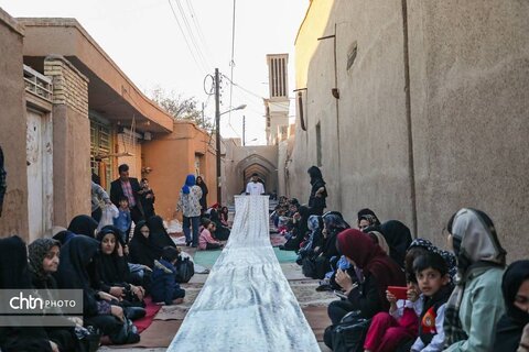برپایی ضیافت افطاری در بافت تاریخی یزد