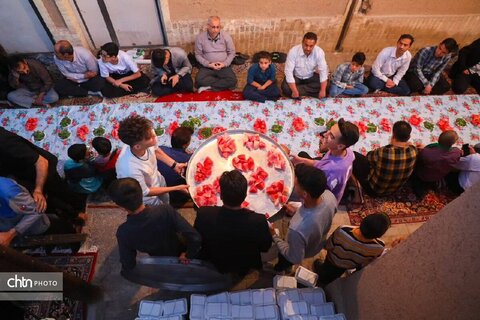برپایی ضیافت افطاری در بافت تاریخی یزد
