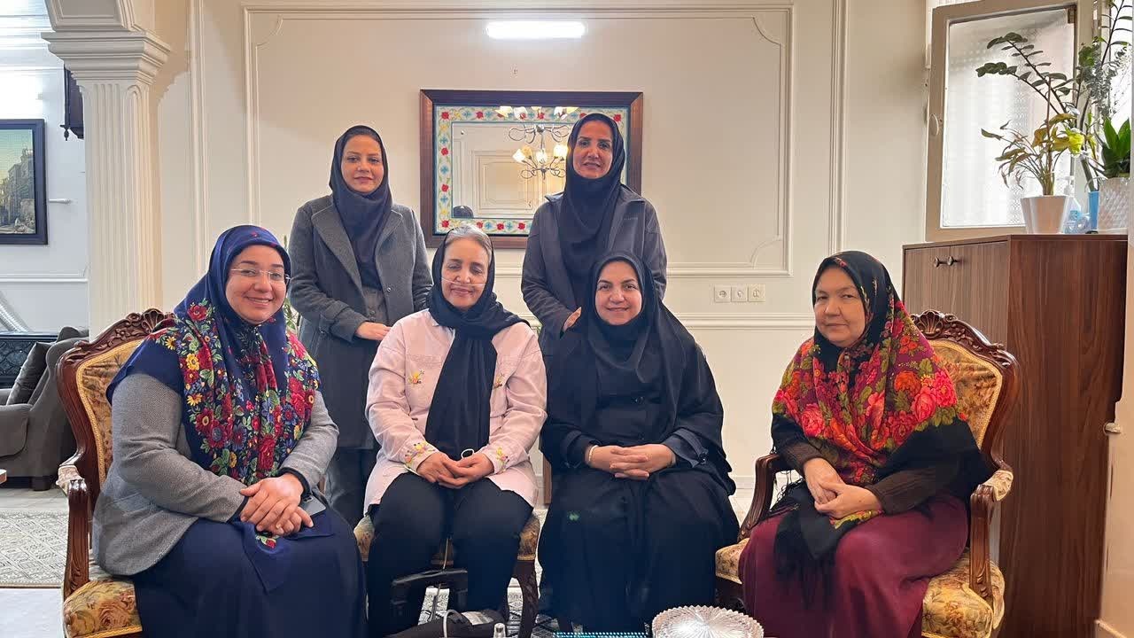 برپایی بازارچه نوروزی صنایعدستی در جوار میراث جهانی گنبد قابوس در شرق گلستان/ شهر ملی فرش ترکمن میزبان گردشگران و علاقهمندان به صنایعدستی