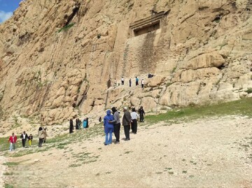 بازدید گردشگران نوروزی از گوردخمه دکان داوود در سرپل‌ذهاب