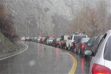 بارش باران در برخی از محورهای استان‌های کرمان و خراسان جنوبی/ ترافیک سنگین در محور هراز