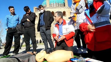 کارگاه آموزشی امداد و نجات و CPR برای گردشگران نوروزی در گنبد سلطانیه