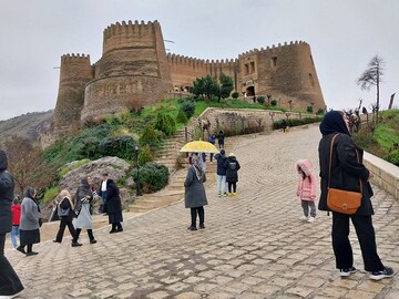 بازدید بیش از ۷۷هزار گردشگر نوروزی از قلعه فلک‌الافلاک خرم‌آباد