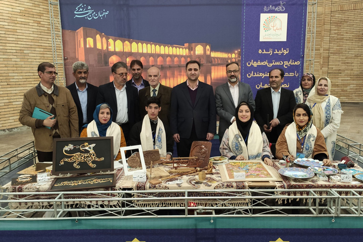 برپایی کارگاههای زنده تولید صنایعدستی در ایستگاههای متروی اصفهان/ بازدید ۳۰۰ هزار نفر گردشگر از صنایعدستی ایرانی در ایستگاههای مترو برپایی کارگاههای زنده تولید صنایعدستی در ایستگاههای متروی اصفهان/ بازدید ۳۰۰ هزار نفر گردشگر از صنایعدستی ایرانی در ایستگاههای مترو