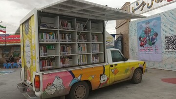 استقرار کتابخانه سیار در ایستگاه استقبال از زائران شهرستان قوچان