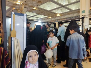 حضور زوج هنرمند و صنعتگر صنایع‌دستی در سی و یکمین نمایشگاه بین‌المللی قرآن کریم در مصلای تهران