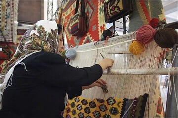 بازارچه صنایع‌دستی، کتاب و سوغات نوروزی در هندیجان برپا شد