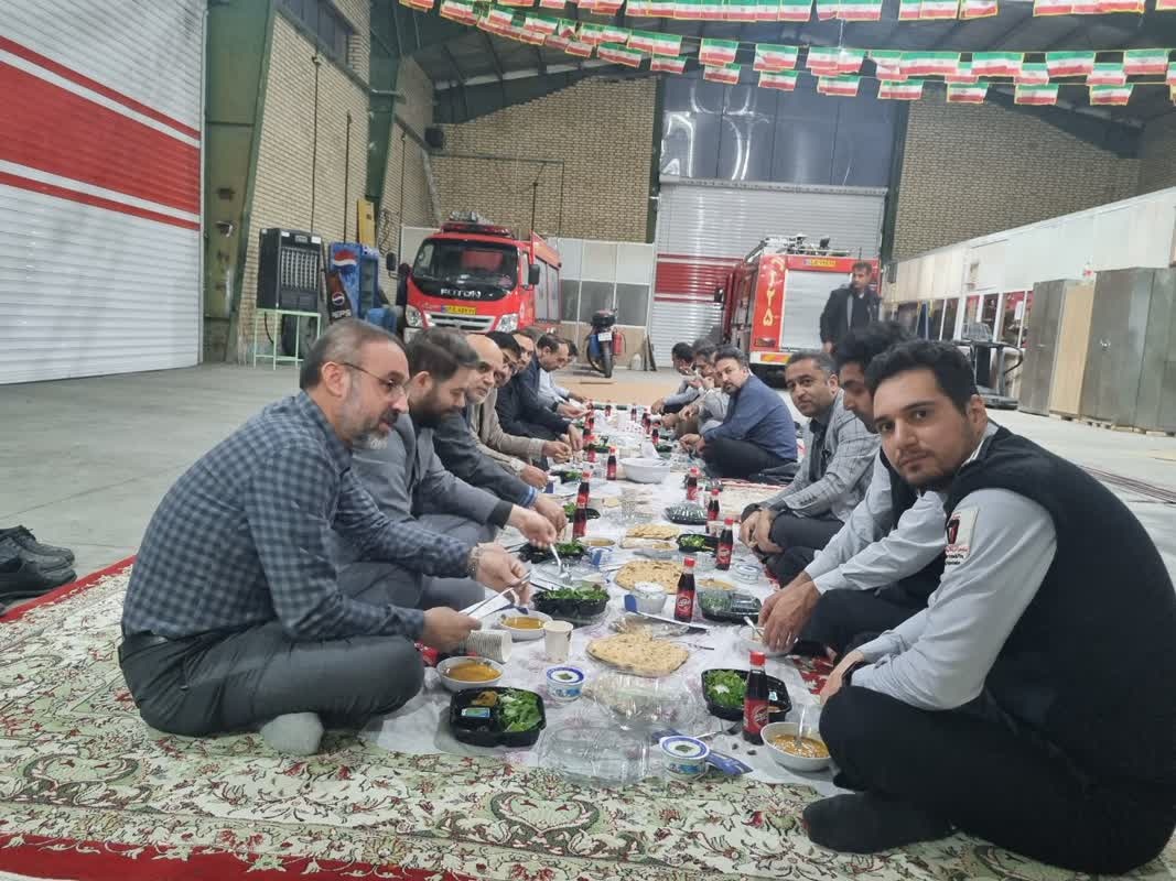 آتش‌نشانان تربت حیدریه مهمان افطاری ستاد خدمات سفر نوروزی شدند