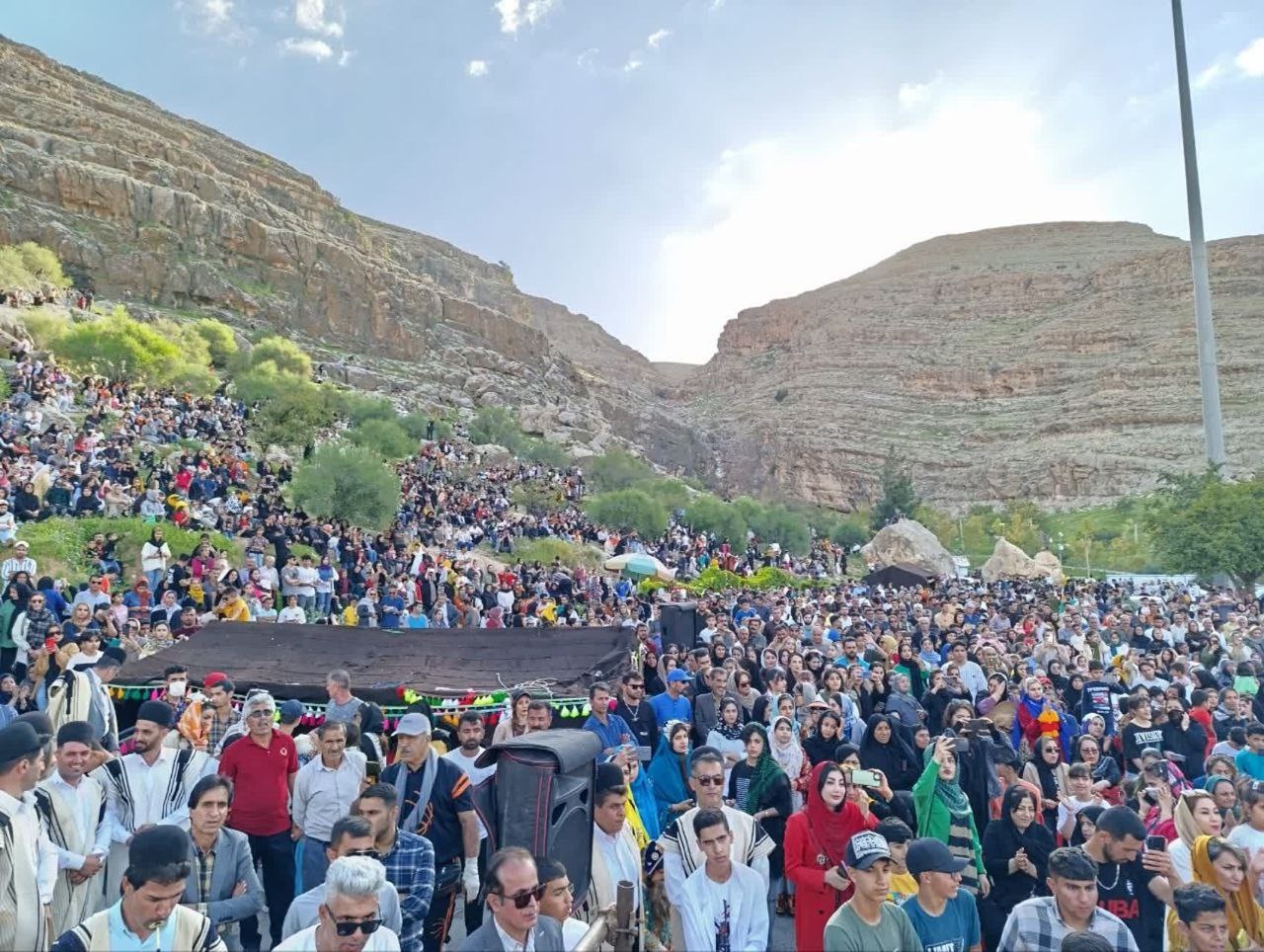 استقبال چندهزار نفری از جشن اقوام ایرانی در ایذه