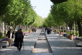 جریان زندگی در چهار باغ و میدان نقش جهان اصفهان