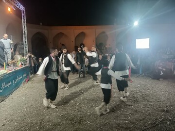 جشن مردمی در کاروانسرای جهانی روستای مهر داورزن خراسان رضوی برگزار شد