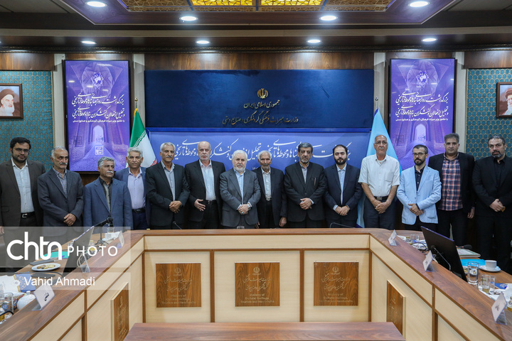 رونمایی از 5 کتاب حوزه میراثفرهنگی/ تجلیل از ۱۴ استادکار، خیر و بهرهبردار/ از استاد کار قنات زارچ و سازههای آبی شوشتر تا دهیار هورامان