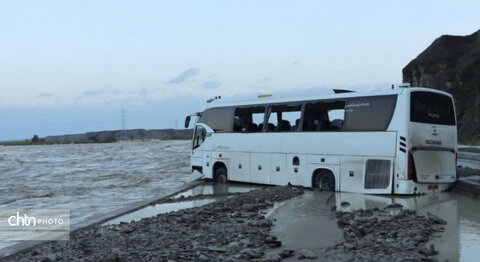 ۷۰ مسافر ۳ دستگاه اتوبوس گرفتار سیلاب مسیر نیکشهر- چابهار نجات یافتند 