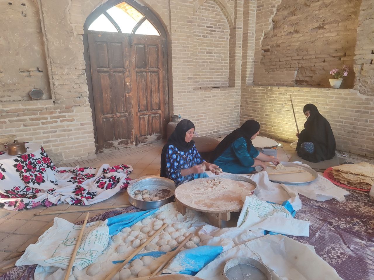 توانمندی‌های اقتصادی زنان در کاروانسرای تاریخی خیرآباد بهبهان خوزستان به نمایش گذاشته شد