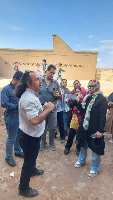 بازدید راهنمایان گردشگری یزد از روستای هدف گردشگری فهرج