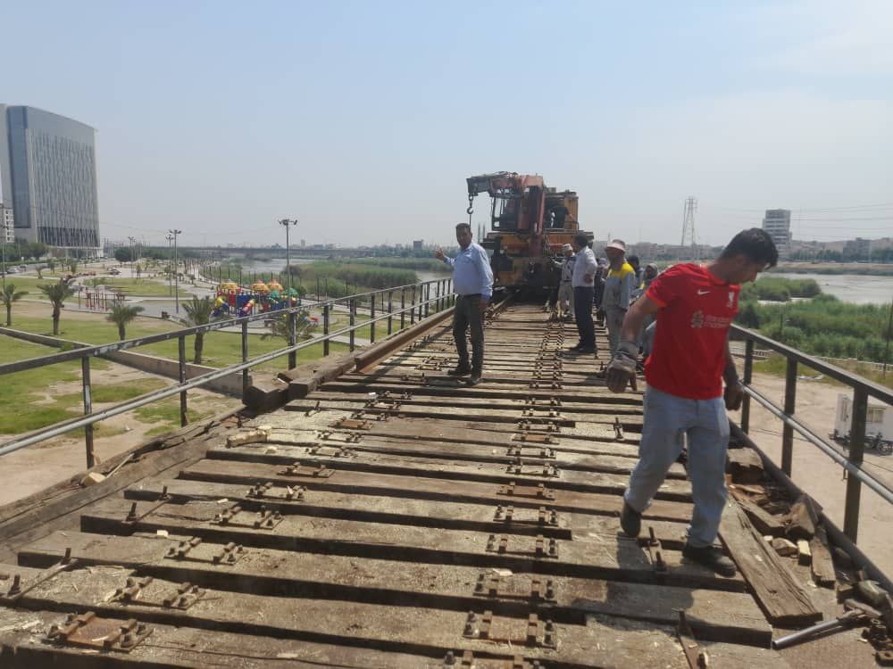 تعویض تراورسهای معیوب پل تاریخی سیاه راهآهن جنوب