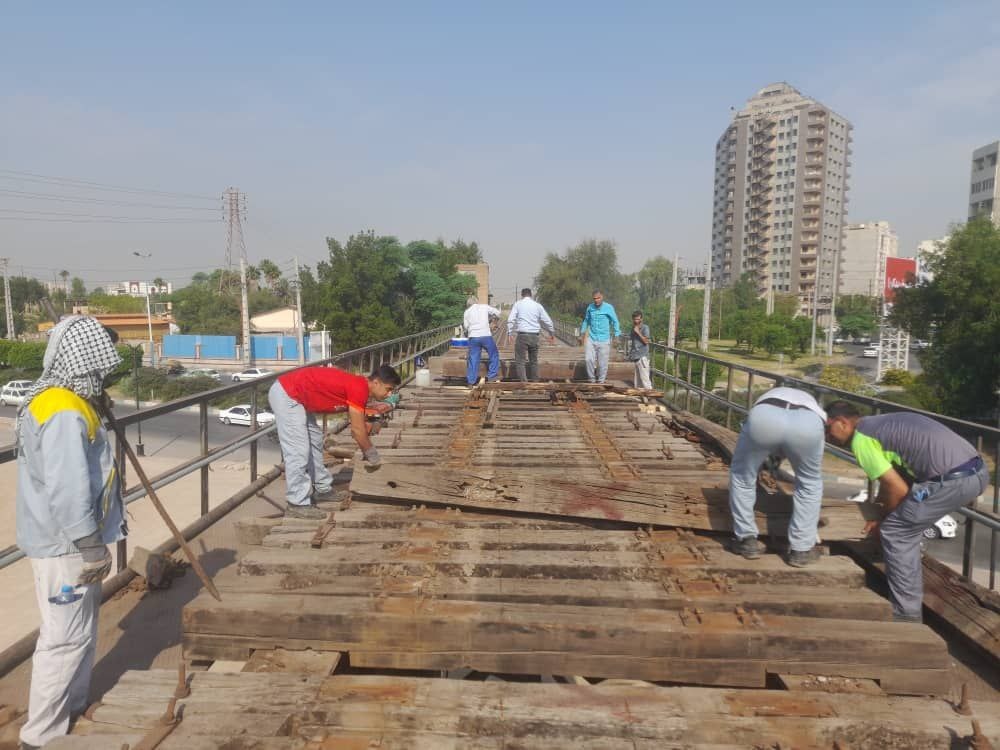 تعویض تراورسهای معیوب پل تاریخی سیاه راهآهن جنوب