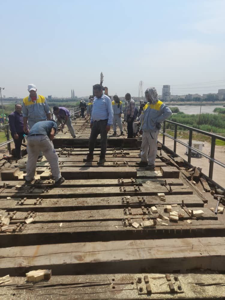 تعویض تراورس‌های معیوب پل تاریخی سیاه راه‌آهن جنوب 