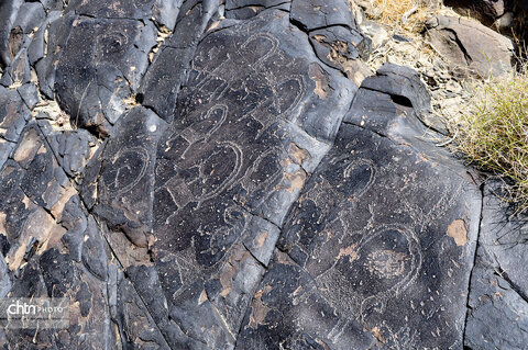 سنگ نگاره‌های منطقه سرباز با قدمتی چندین هزارساله