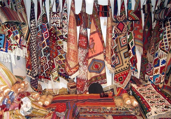 گردشگری و صنایع‌دستی محور اصلی ما برای توسعه اقتصادی است/ تشکیل اتحادیه‌های صنایع‌دستی برای تحقق شعار سال/ فعالیت بیش از ۱۰ رشته صنایع‌دستی در تیران و کرون