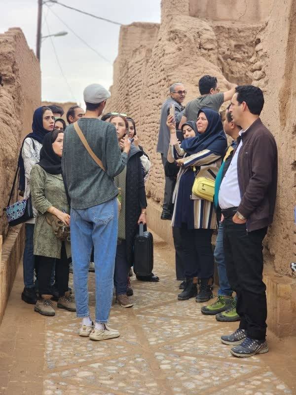 بازدید آموزشی راهنمایان تور یزد از بافت تاریخی شاهدیه