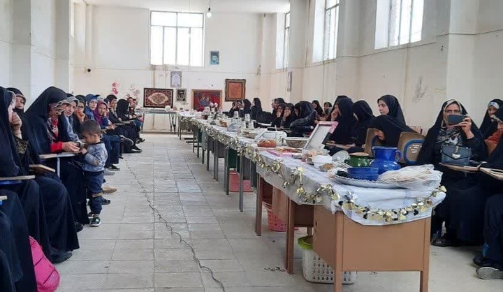برپایی جشنواره‌ غذاهای سنتی و صنایع‌دستی در روستای کهنوش تویسرکان همدان
