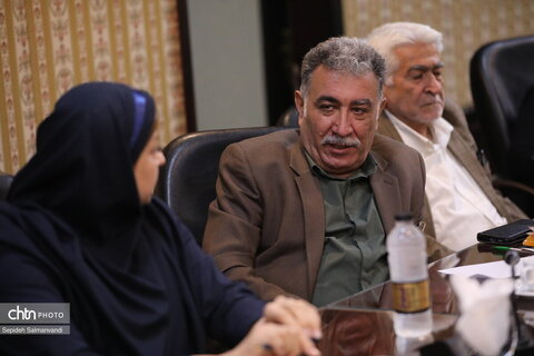 دیدار مسلم شجاعی مدیرکل بازاریابی و توسعه گردشگری خارجی وزارت میراث‌فرهنگی با  فعالان گردشگری ورودی خوزستان