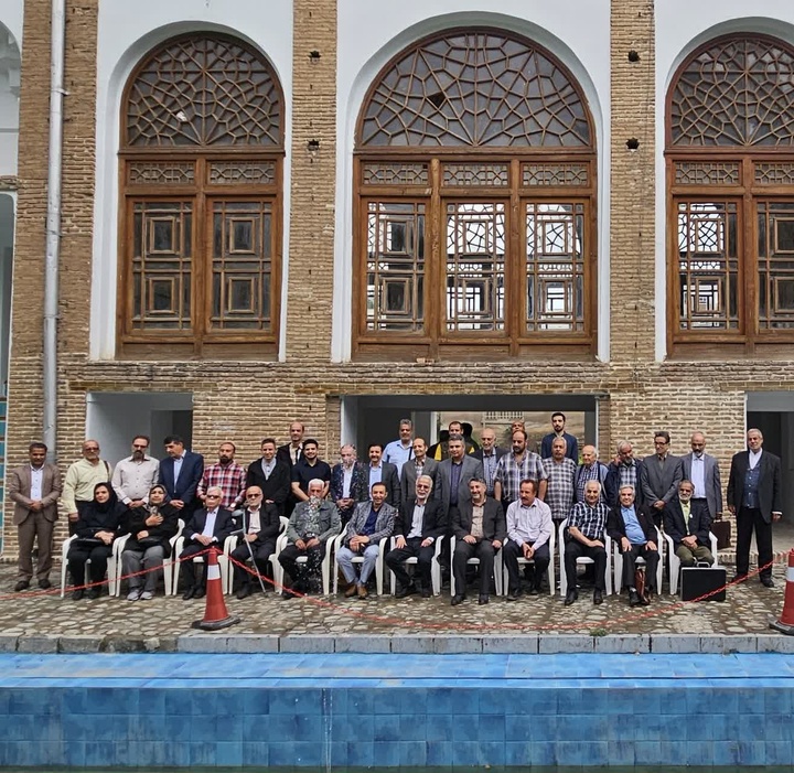 نشست صمیمی مدیرکل میراث فرهنگی استان البرز با مجموعه‌داران خصوصی