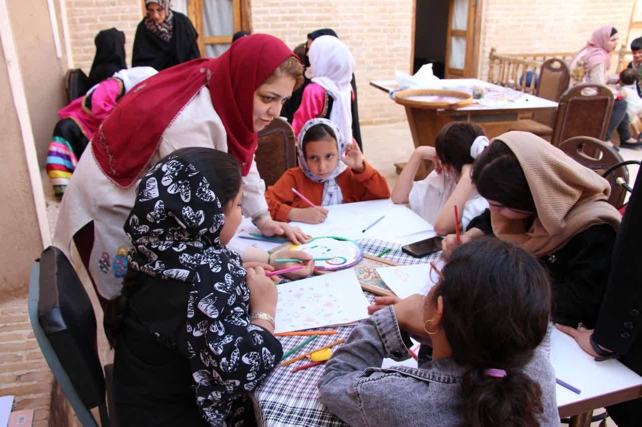 برگزاری ویژهبرنامه «قالی رویاییت را بکش» به مناسبت گرامیداشت روز جهانی موزهها و هفته میراثفرهنگی در اردکان