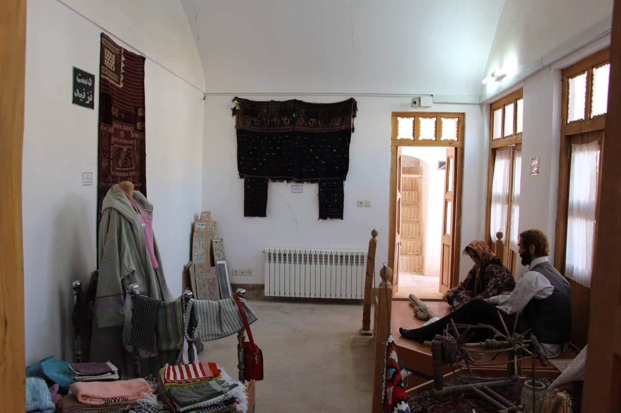 برگزاری ویژهبرنامه «قالی رویاییت را بکش» به مناسبت گرامیداشت روز جهانی موزهها و هفته میراثفرهنگی در اردکان