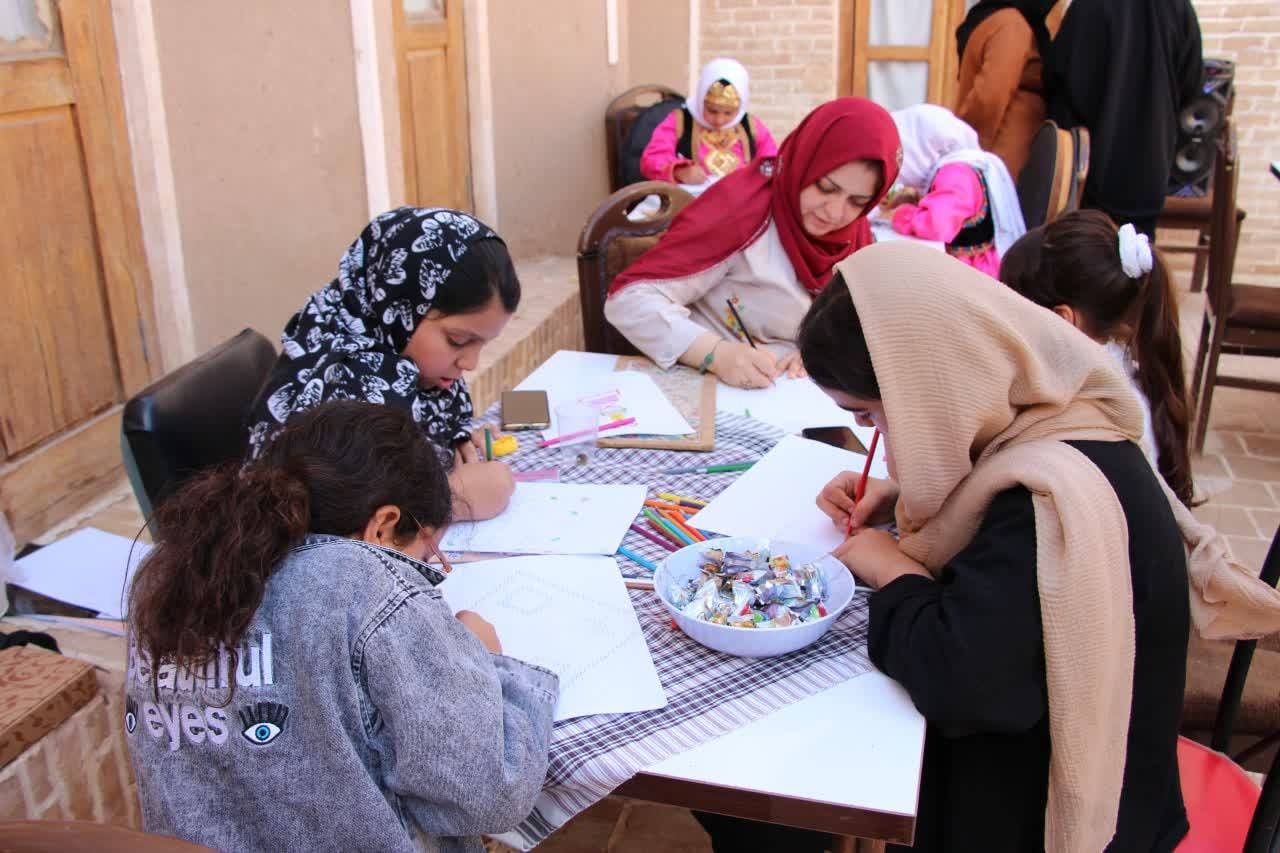 برگزاری ویژهبرنامه «قالی رویاییت را بکش» به مناسبت گرامیداشت روز جهانی موزهها و هفته میراثفرهنگی در اردکان