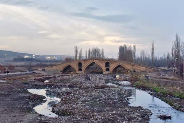 ادامه روند ساماندهی محدوده پل میر بهاءالدین زنجان