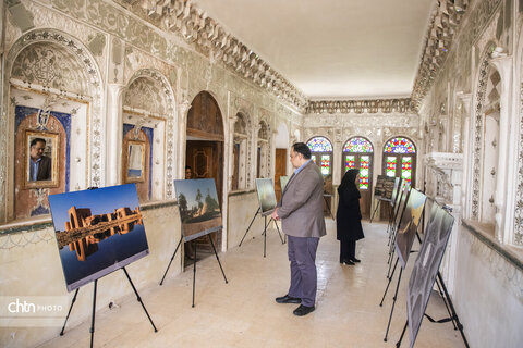 نمایشگاه عکس روایت تاریخ در باغ و عمارت تاریخی رحیم‌آباد بیرجند