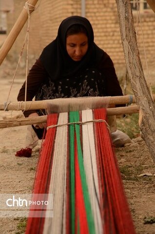 طرح نقوش کهن و اساطیری روی «جاجیم» لرستان/ هنری که خواهان دارد