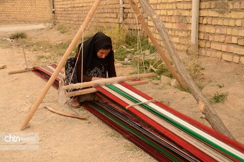 طرح نقوش کهن و اساطیری روی «جاجیم» لرستان/ هنری که خواهان دارد