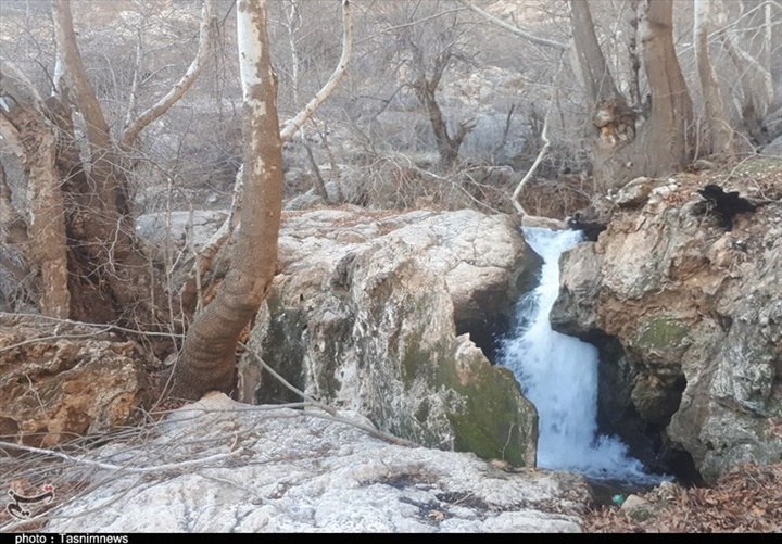 آبشار بهرام بیگی در دره‌های پر پیچ‌ و خم