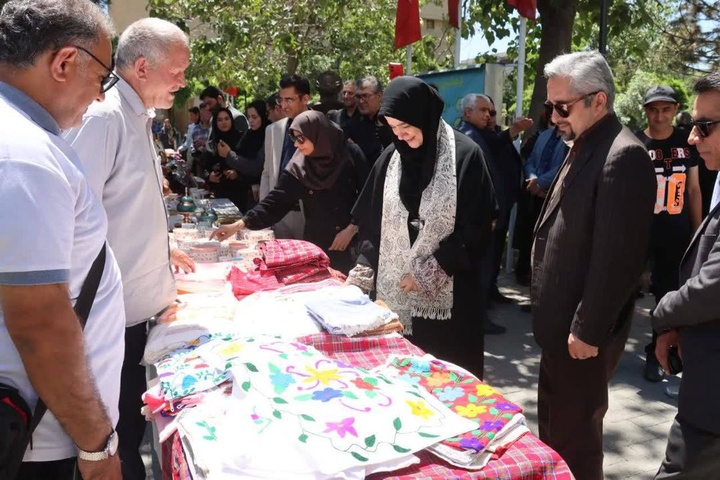 جمعه بازار صنایع‌دستی مشهد به پاتوق هنرمندان و مردم تبدیل شود