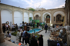 دومین نمایشگاه آثار صنایع‌دستی قم با عنوان «داستان دَستان ۲» در خانه تاریخی زند گشایش یافت