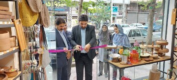 افتتاح ۲ فروشگاه صنایع‌دستی در لاهیجان به مناسبت هفته صنایع‌دستی