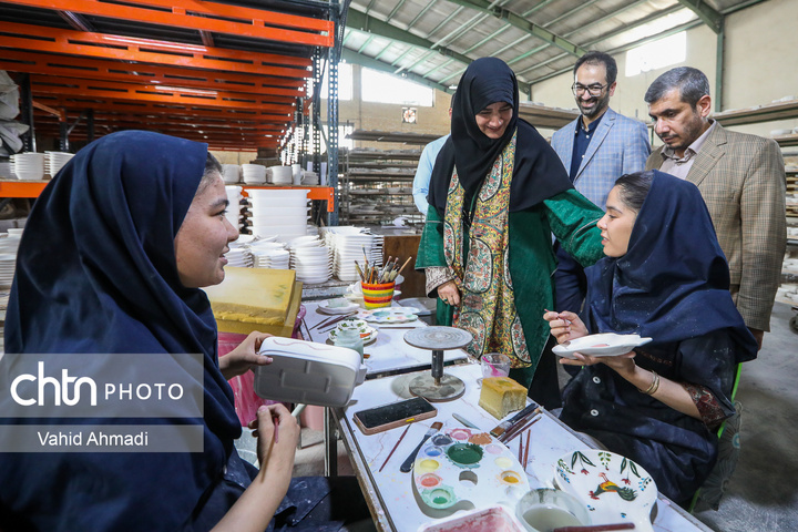 بازدید مریم جلالی از کارگاه های صنایع دستی ورامین