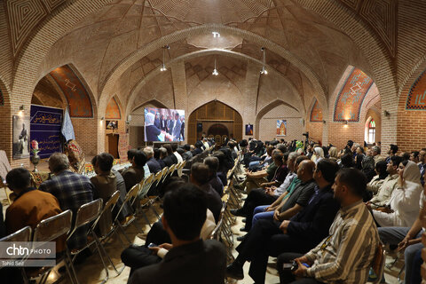 نشست هنرمندان صنایع‌دستی اردبیل با نماینده ولی فقیه در استان