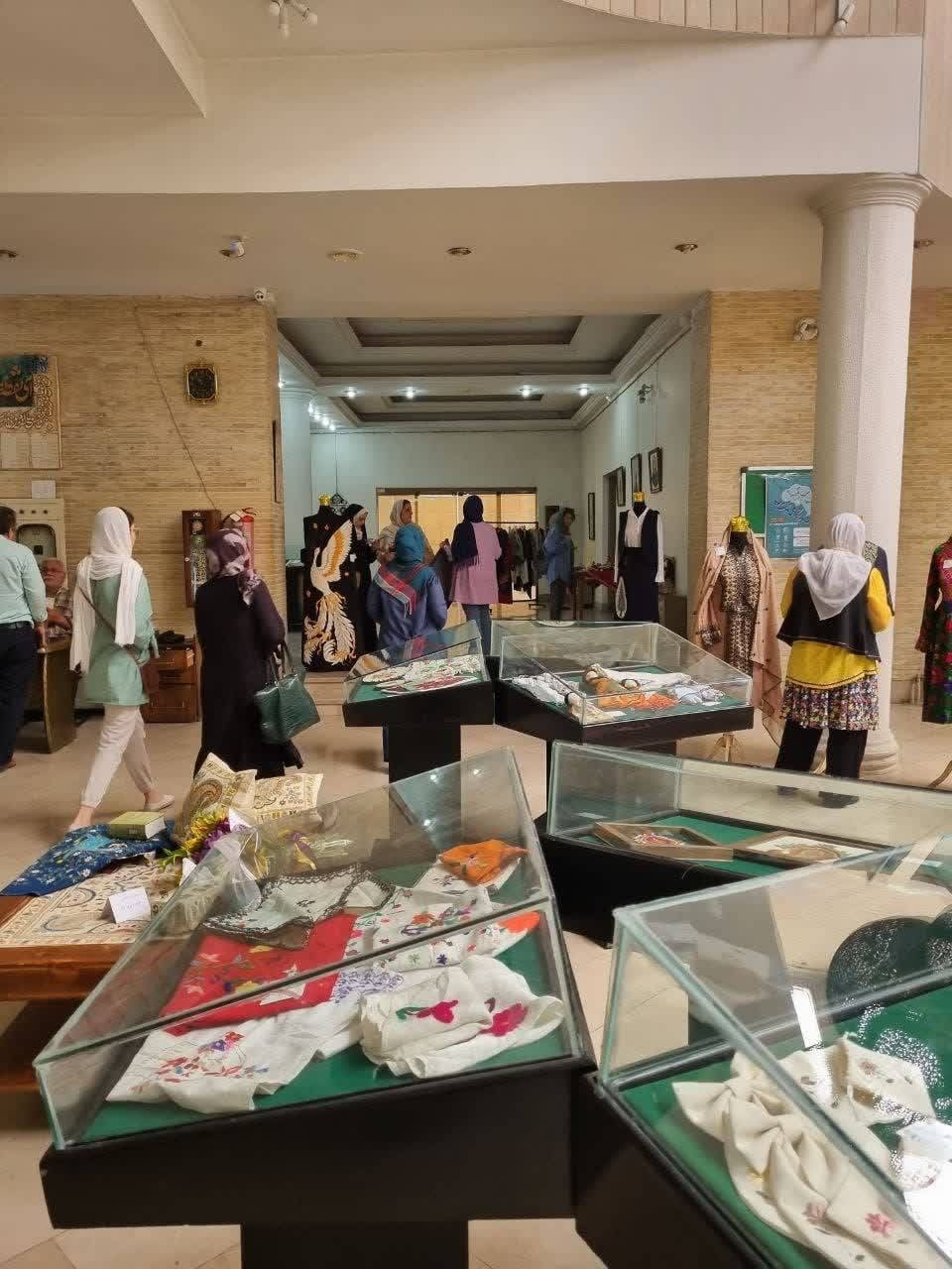 نمایش آثار صنایع‌دستی ابرکوه در دومین نمایشگاه ملی رودوزی‌های سنتی اصفهان