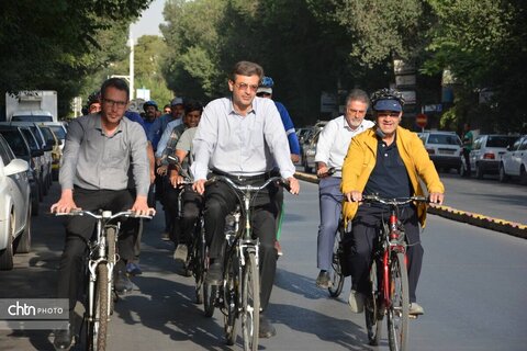 همایش دوچرخه‌سواری به‌مناسبت هفته صنایع دستی در یزد